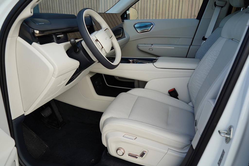 Lynk & Co 900