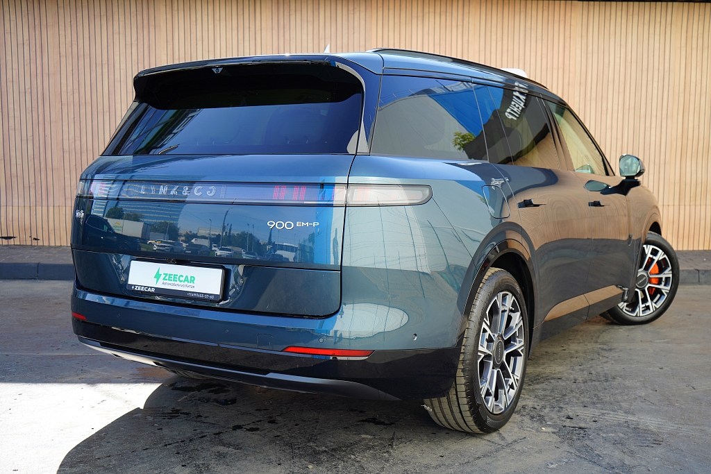 Lynk & Co 900
