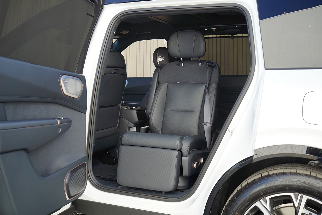 Lynk & Co 900