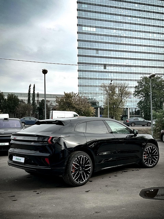 Zeekr 001