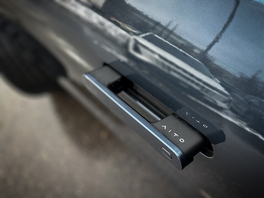 AITO M9
