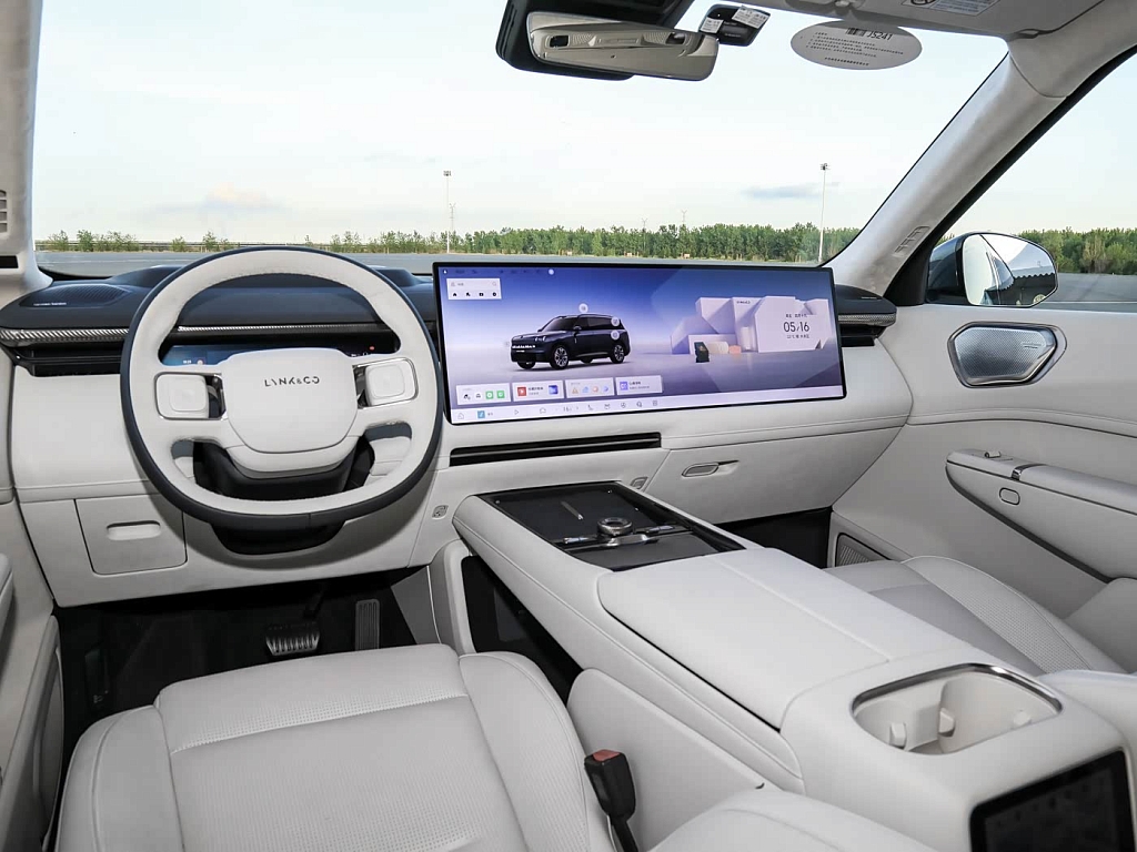Lynk & Co 900