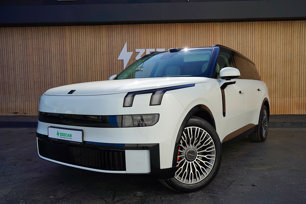 Lynk & Co 900