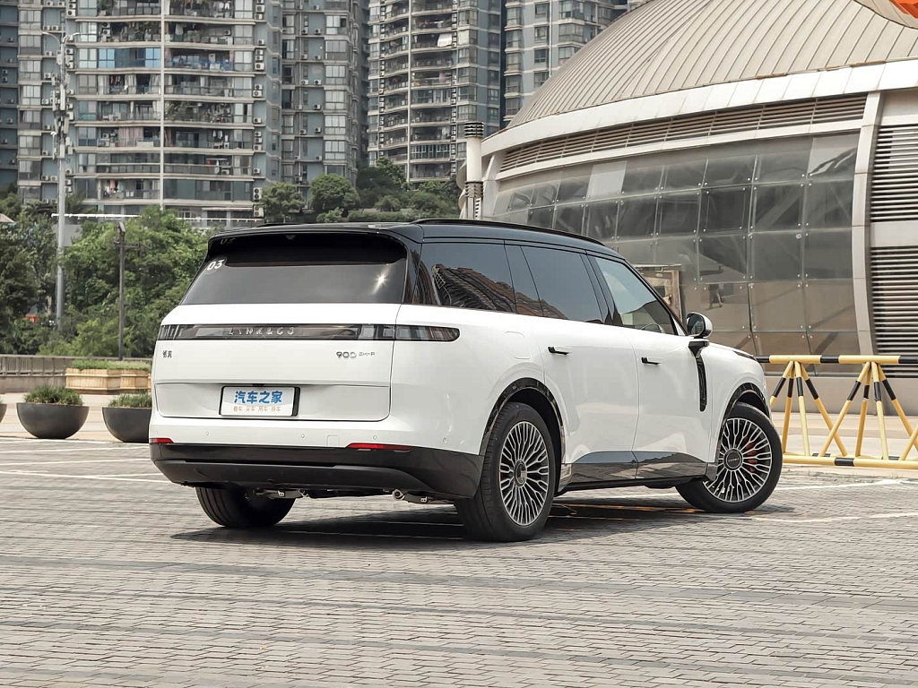 Lynk & Co 900