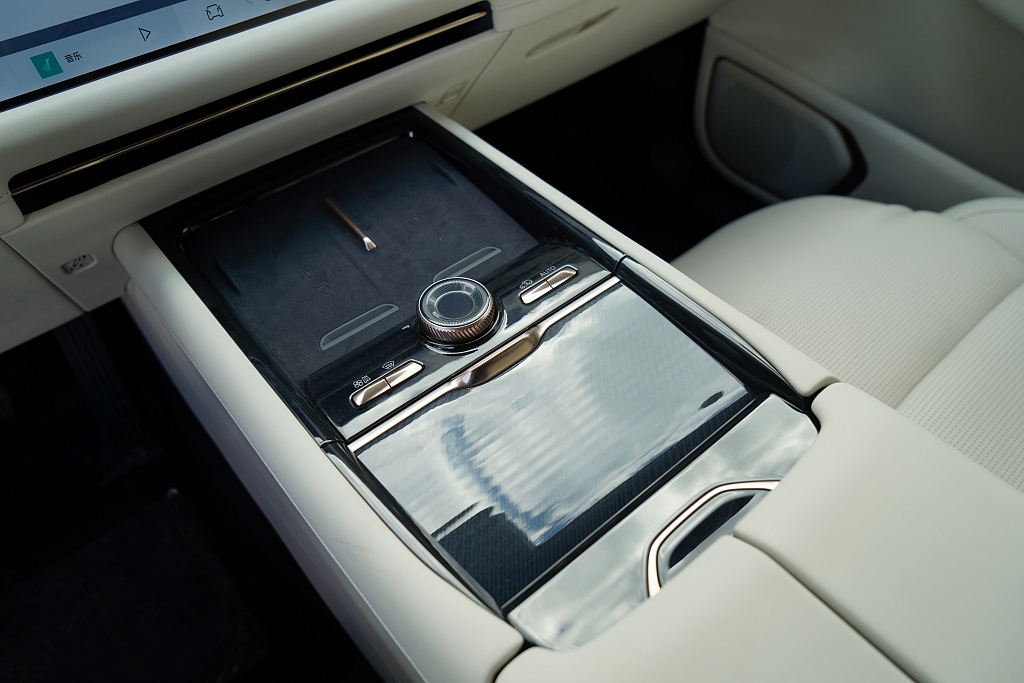 Lynk & Co 900