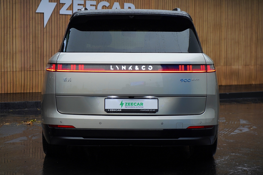 Lynk & Co 900