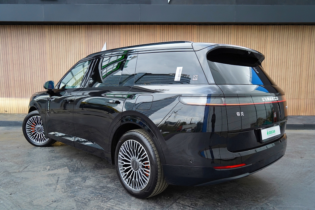Lynk & Co 900