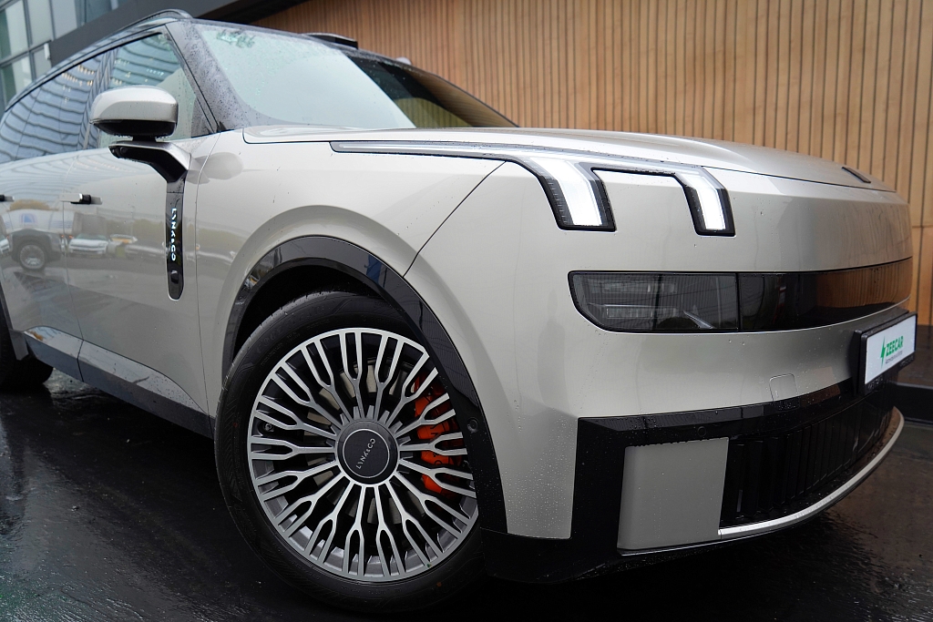 Lynk & Co 900