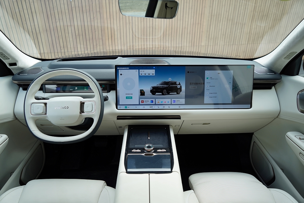 Lynk & Co 900
