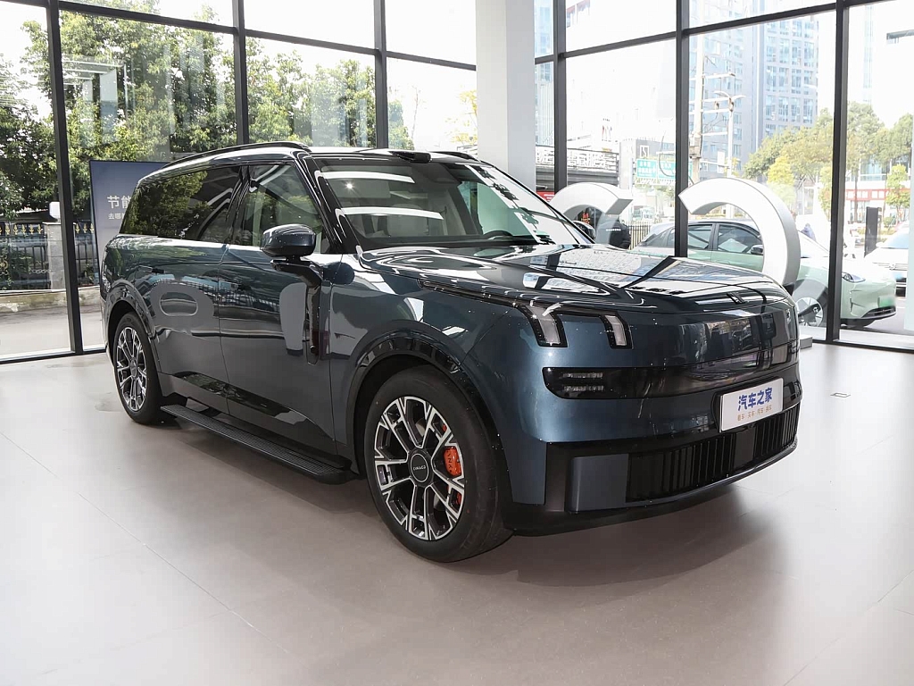 Lynk & Co 900 2.0 AT