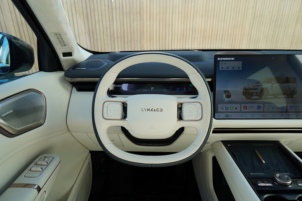 Lynk & Co 900