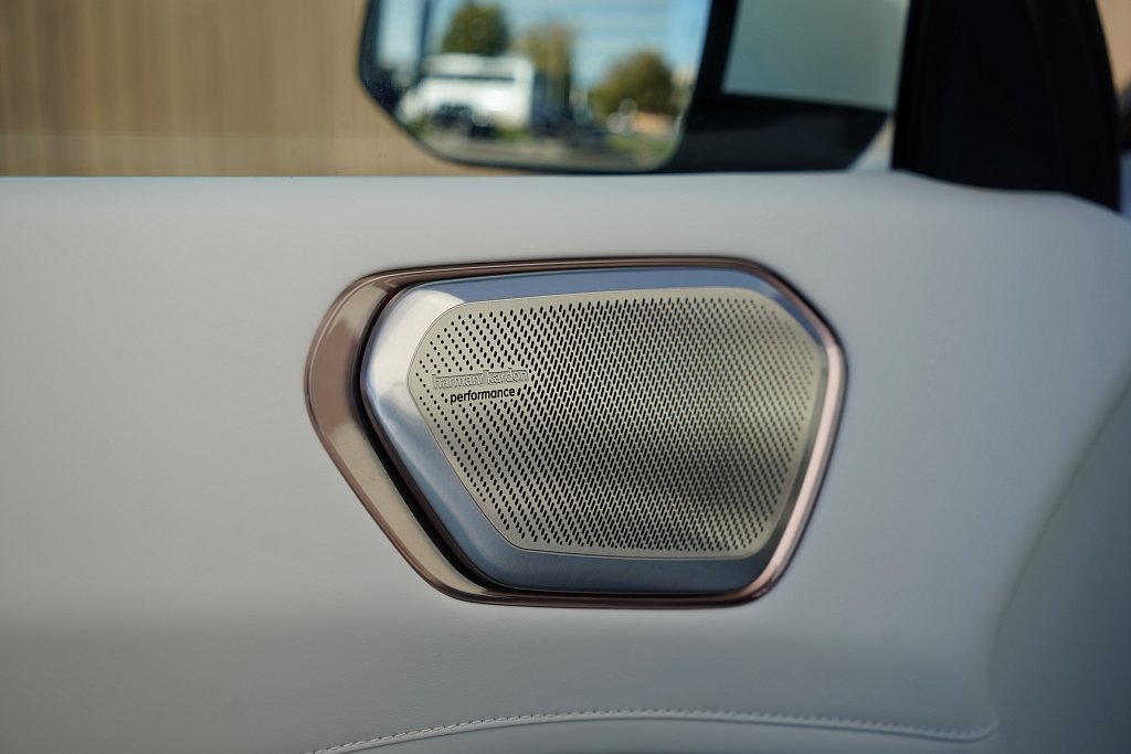 Lynk & Co 900