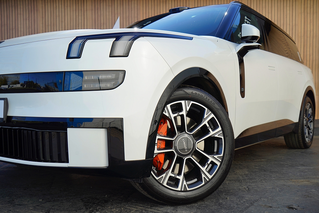 Lynk & Co 900