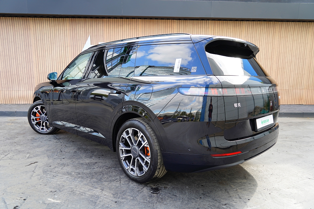Lynk & Co 900