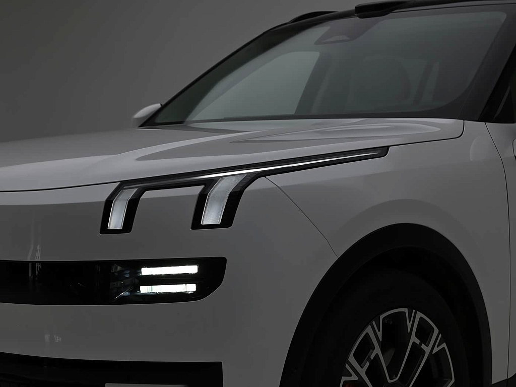 Lynk & Co 900 2.0 AT