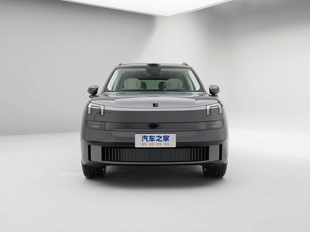 Lynk & Co 900 2.0 AT