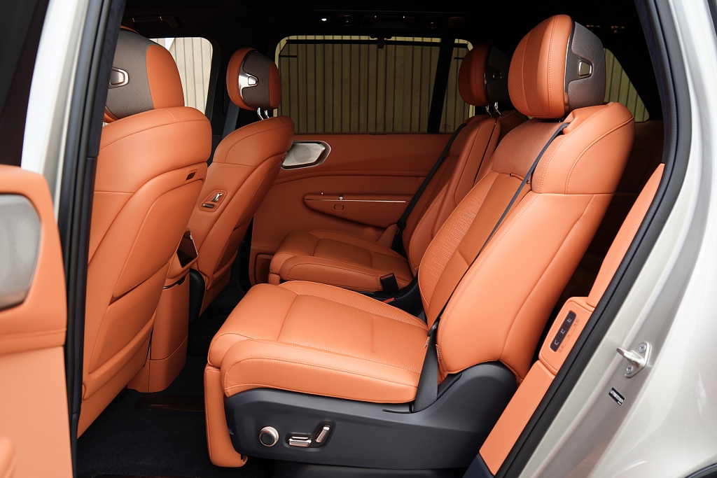 Lynk & Co 900