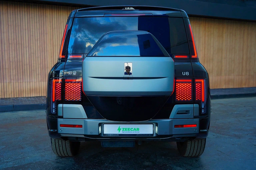  BYD Yangwang U8