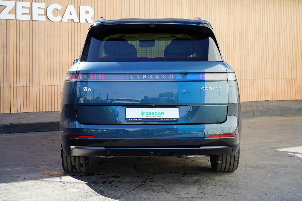 Lynk & Co 900