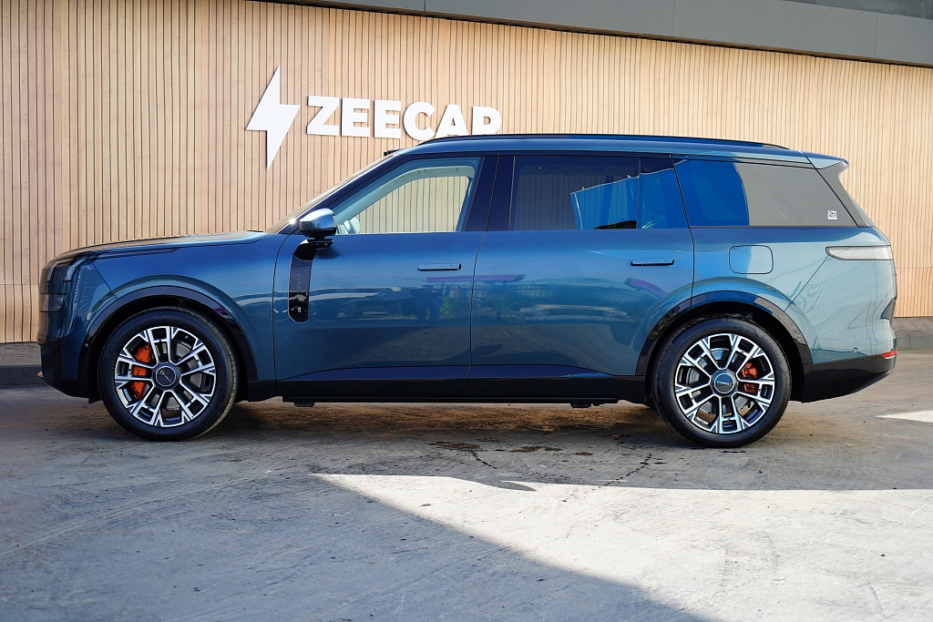 Lynk & Co 900