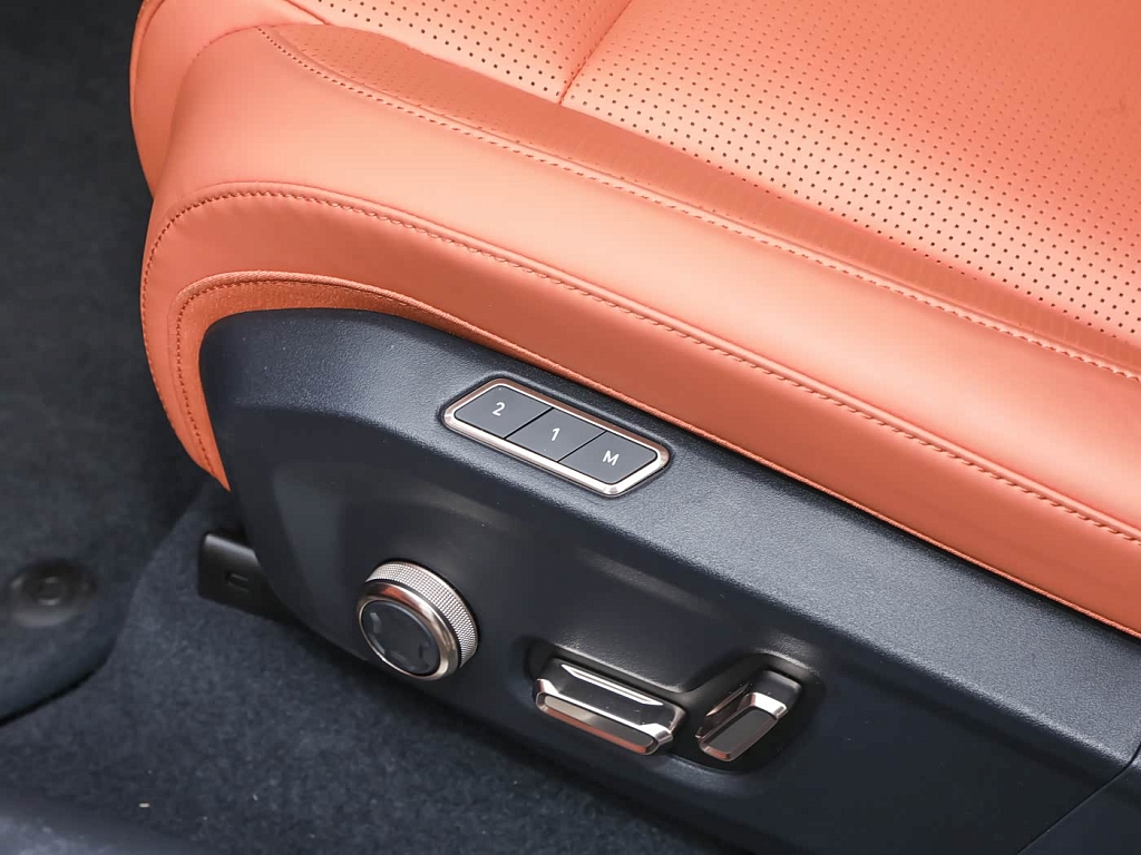 Lynk & Co 900 2.0 AT