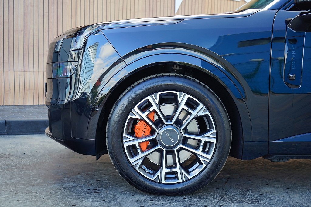 Lynk & Co 900