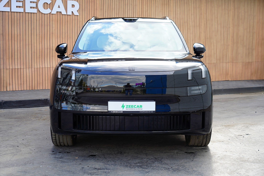 Lynk & Co 900