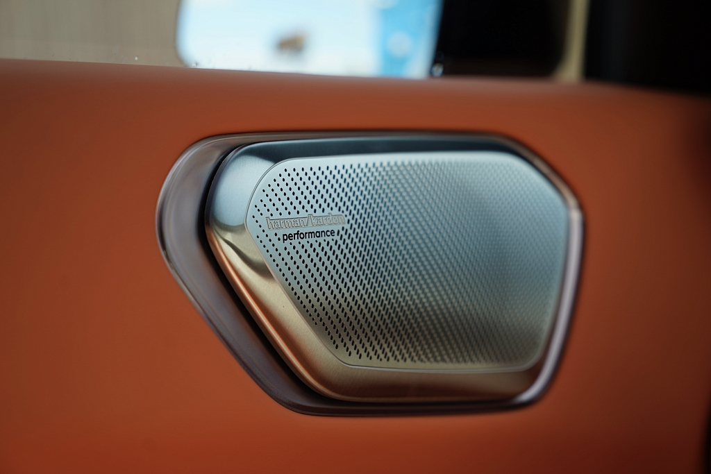Lynk & Co 900