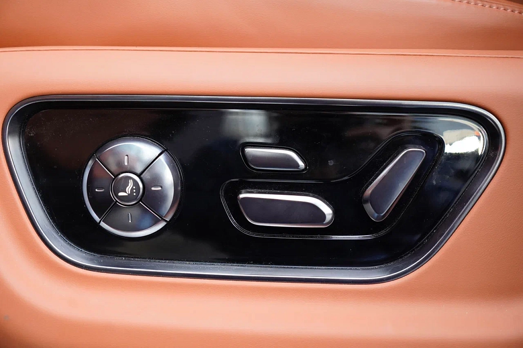  BYD Yangwang U8