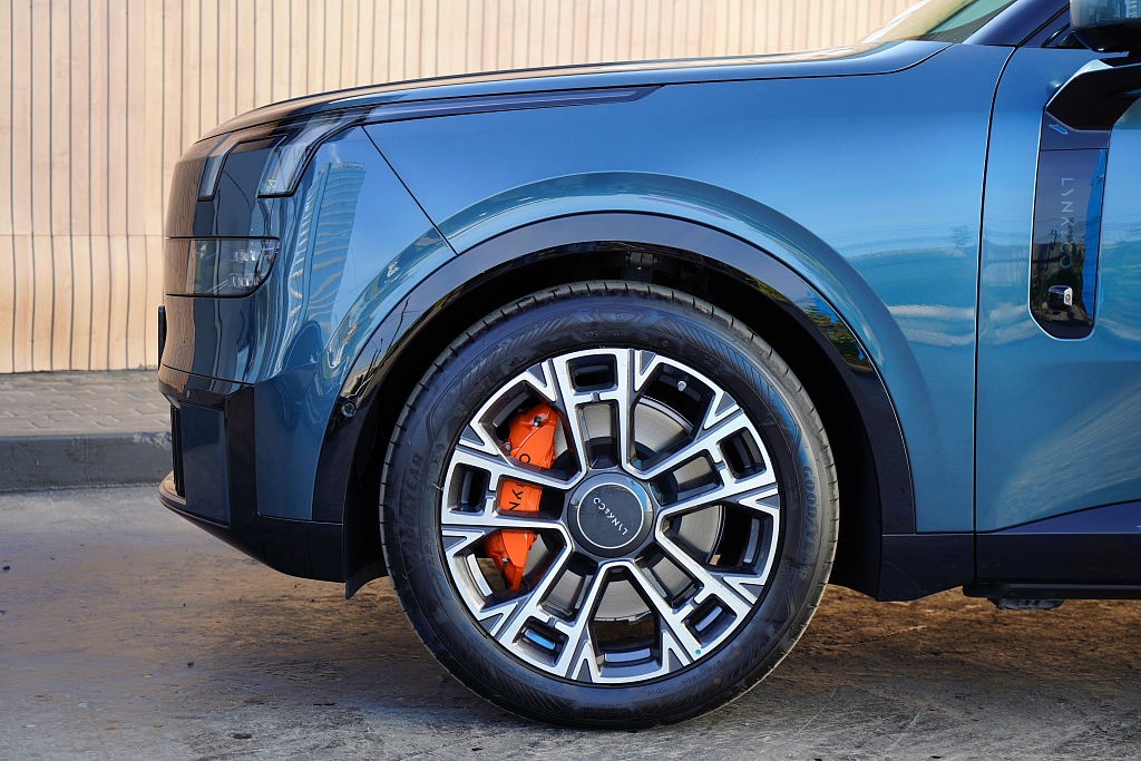 Lynk & Co 900