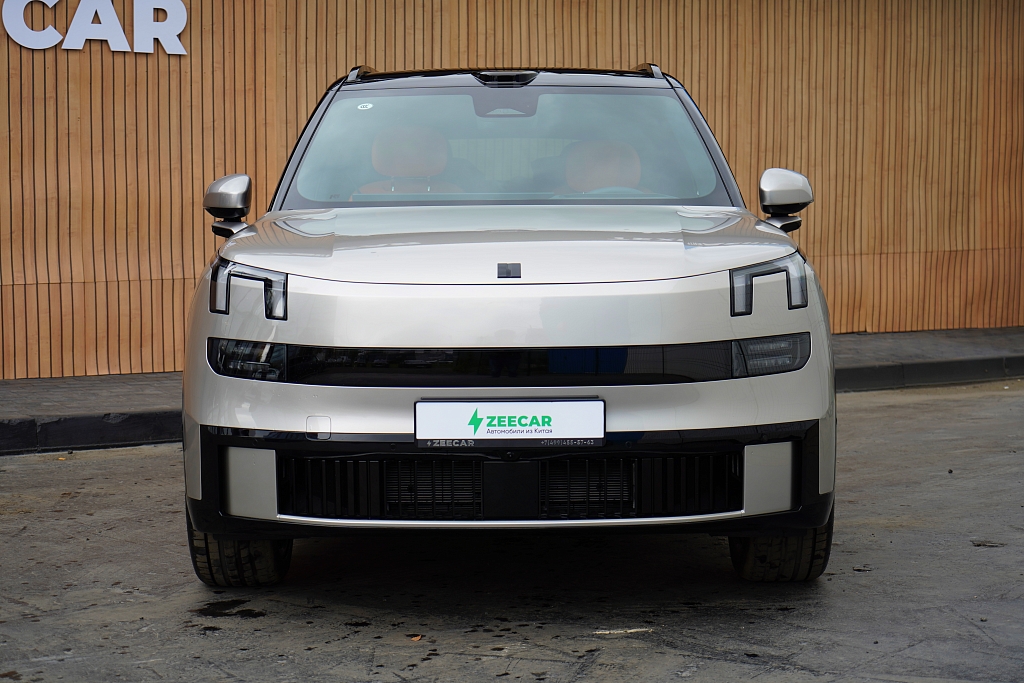 Lynk & Co 900