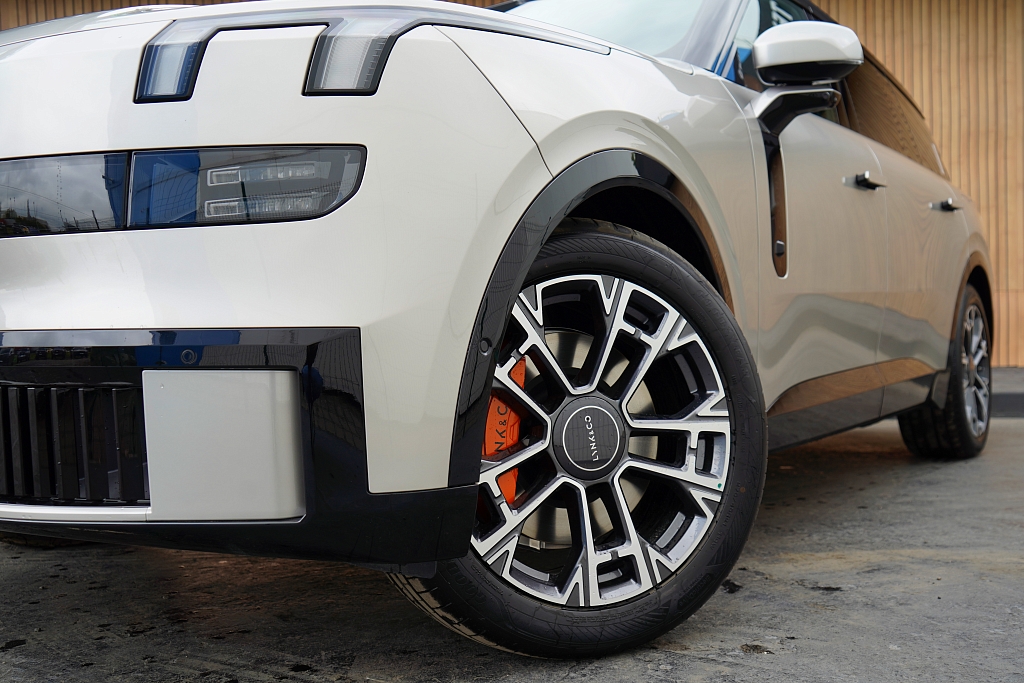Lynk & Co 900