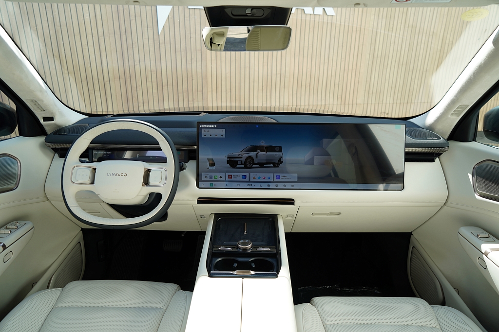 Lynk & Co 900