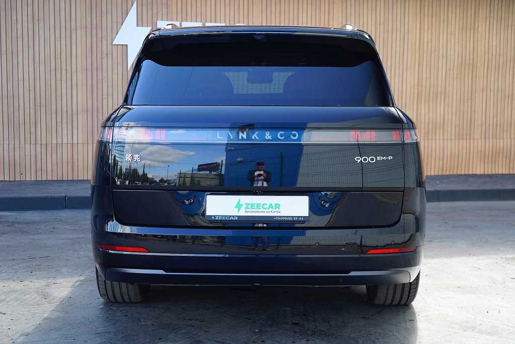 Lynk & Co 900