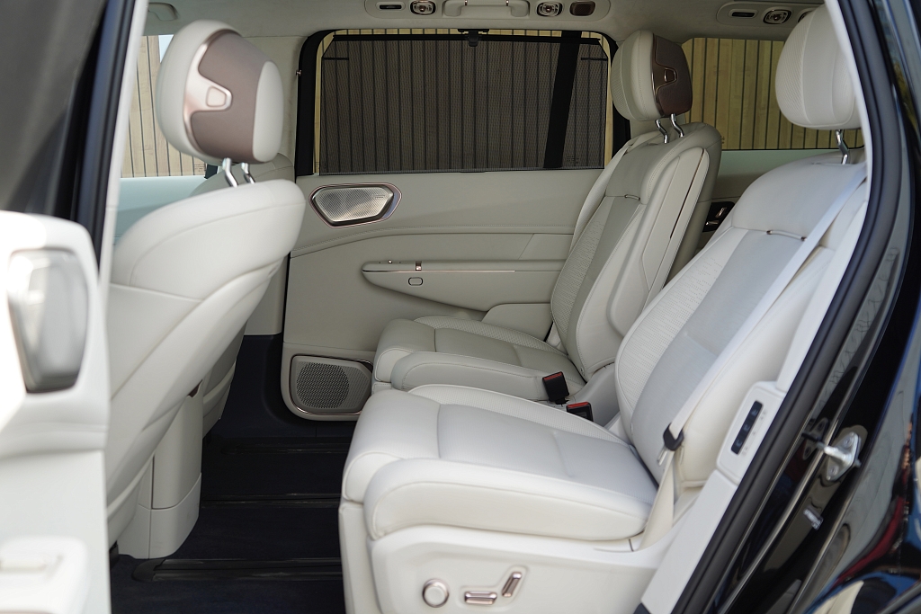 Lynk & Co 900