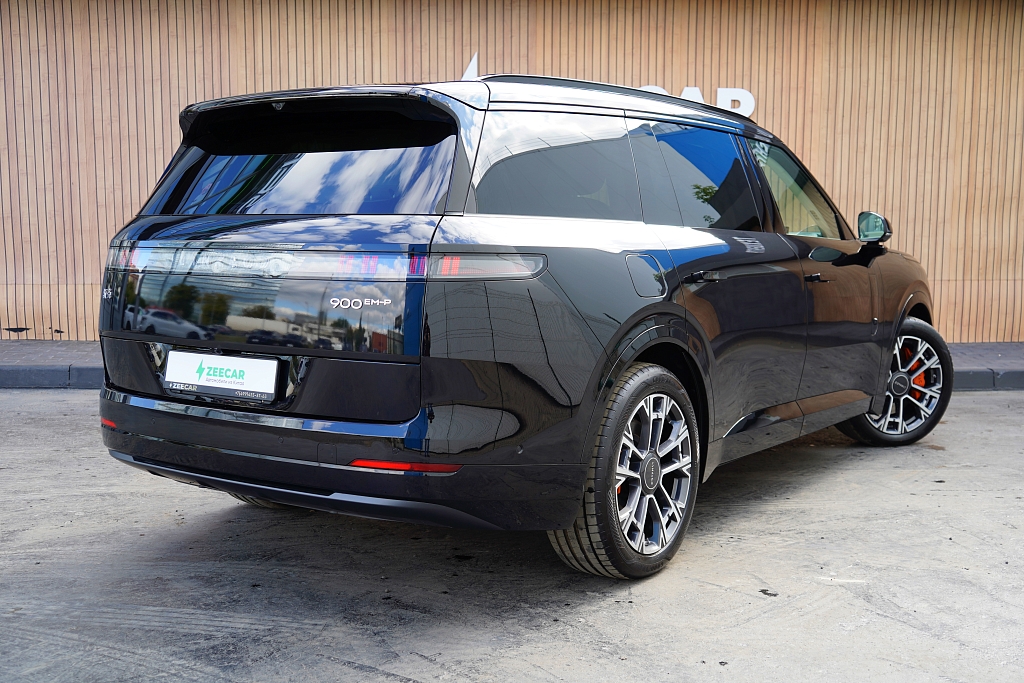 Lynk & Co 900