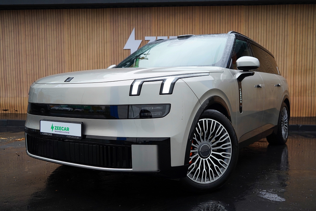 Lynk & Co 900