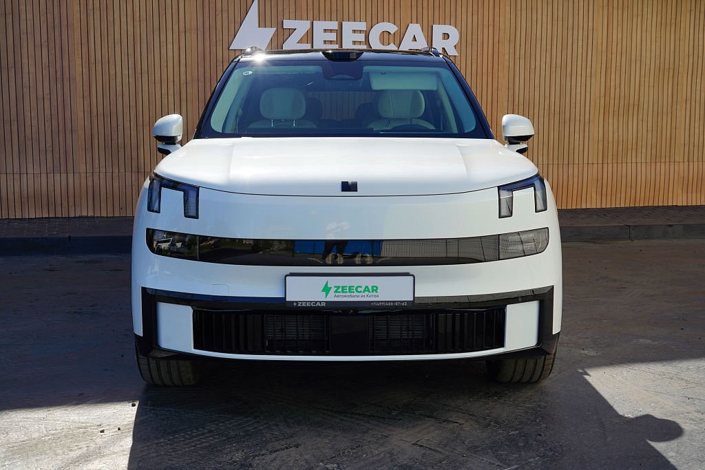 Lynk & Co 900