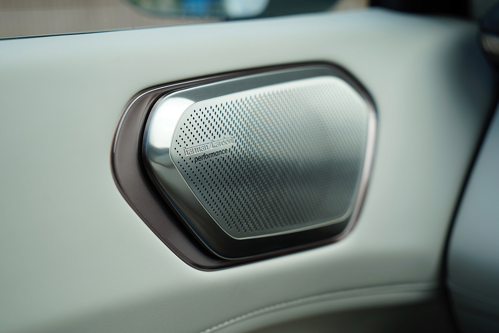 Lynk & Co 900