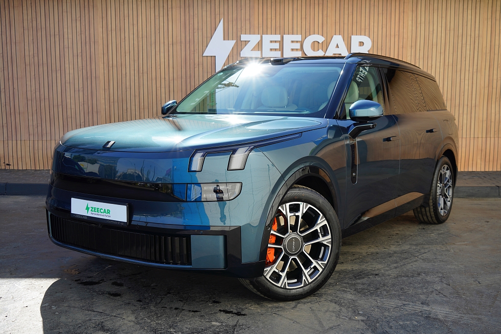 Lynk & Co 900