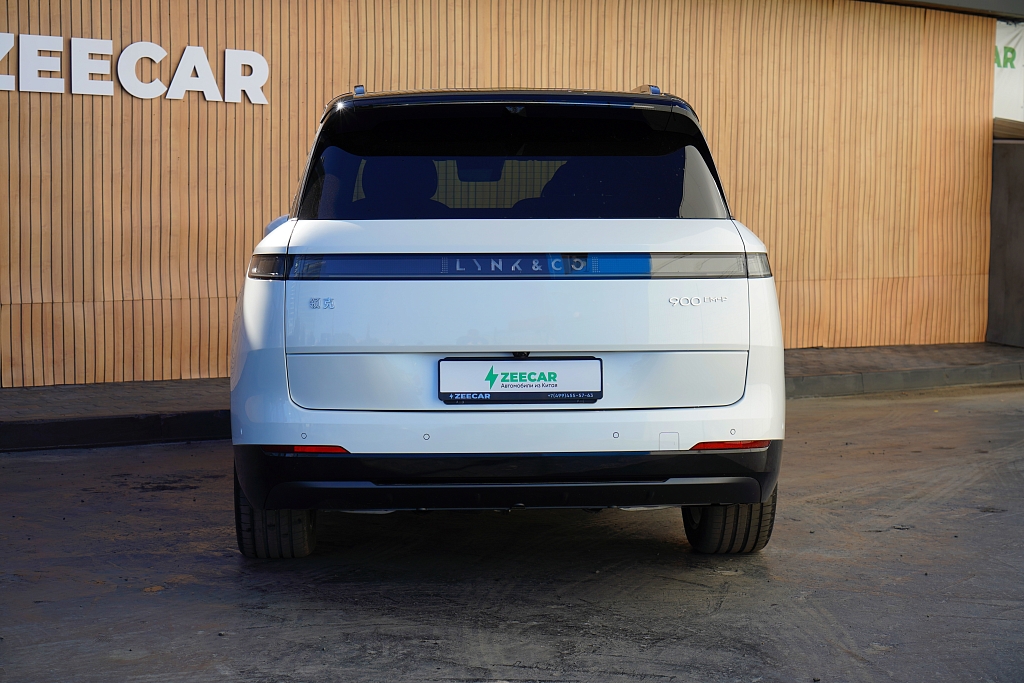 Lynk & Co 900