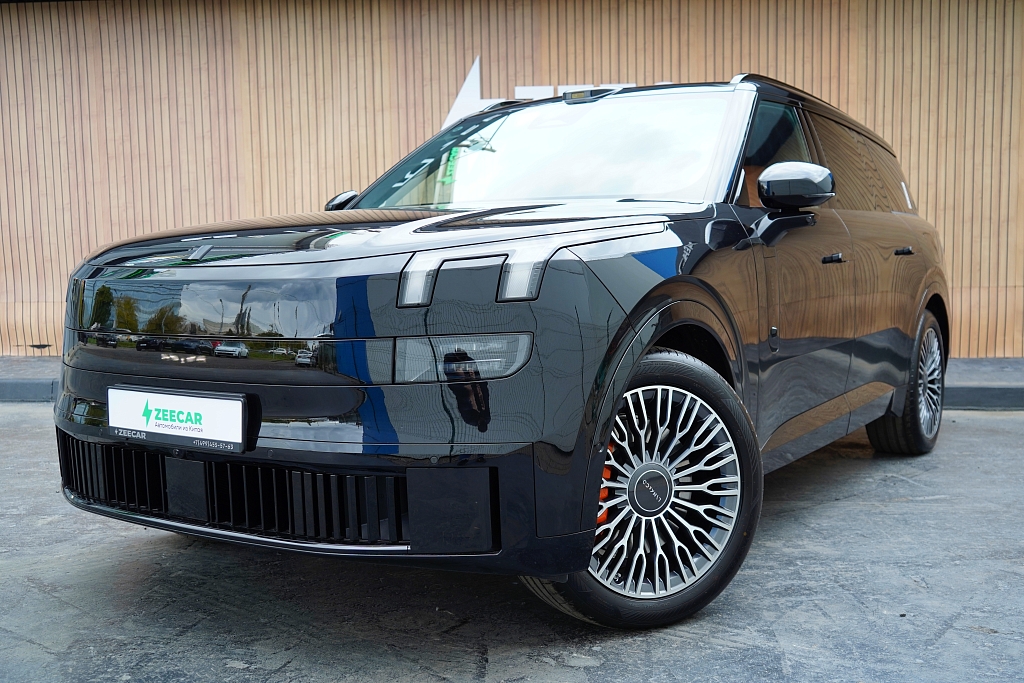 Lynk & Co 900