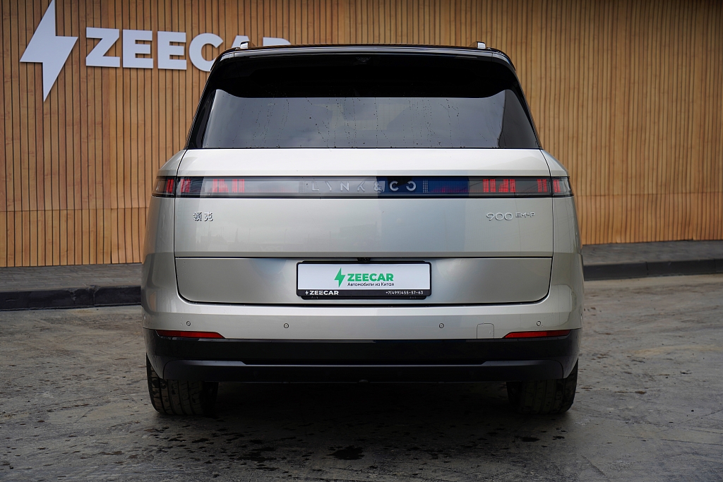 Lynk & Co 900