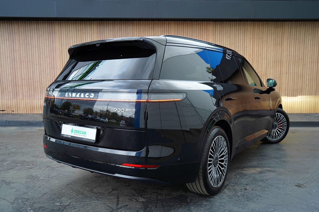 Lynk & Co 900