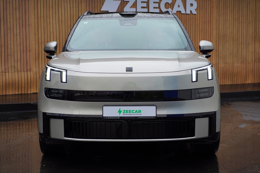Lynk & Co 900