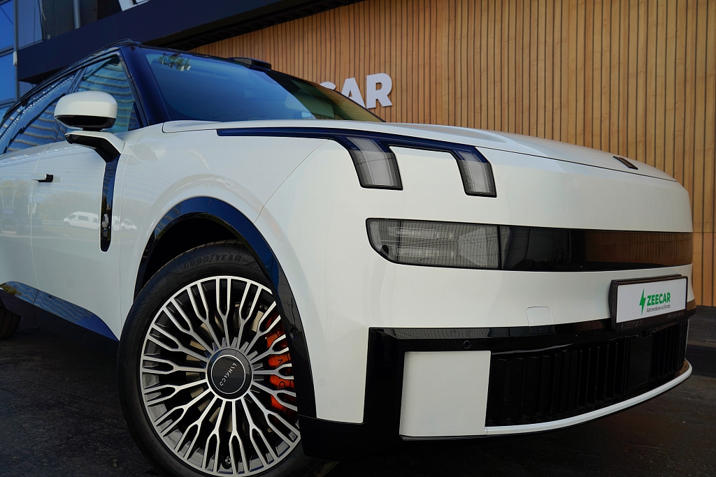 Lynk & Co 900