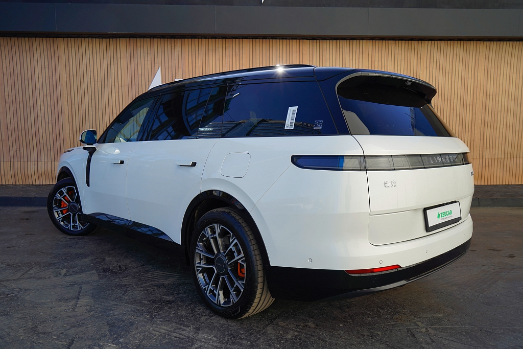 Lynk & Co 900