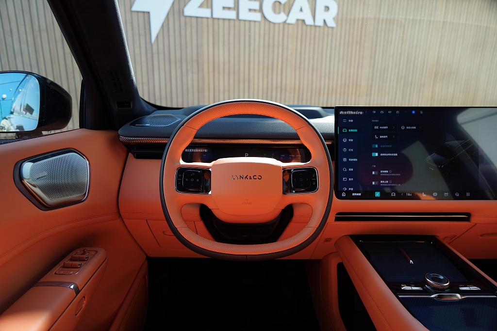 Lynk & Co 900